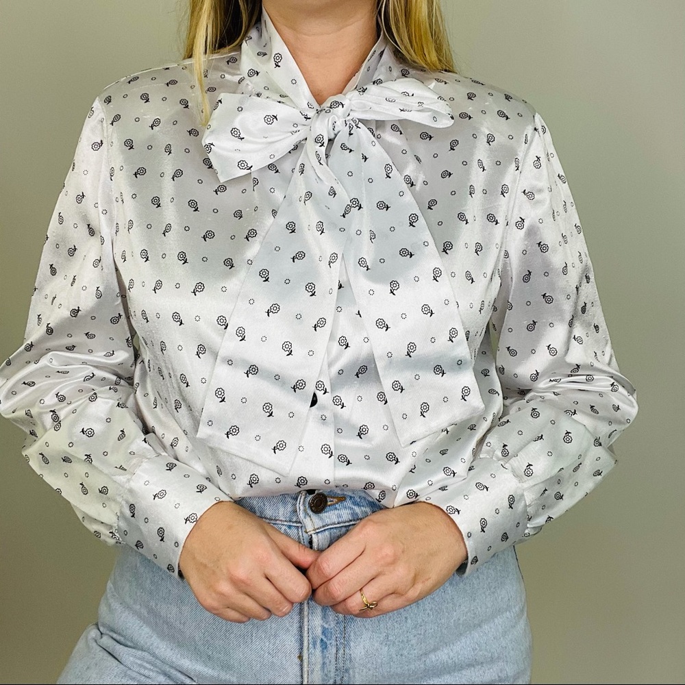 Vintage 70s 80s Handmade Mod Novelty Print Pussy-Bow Button Front Blouse Medium